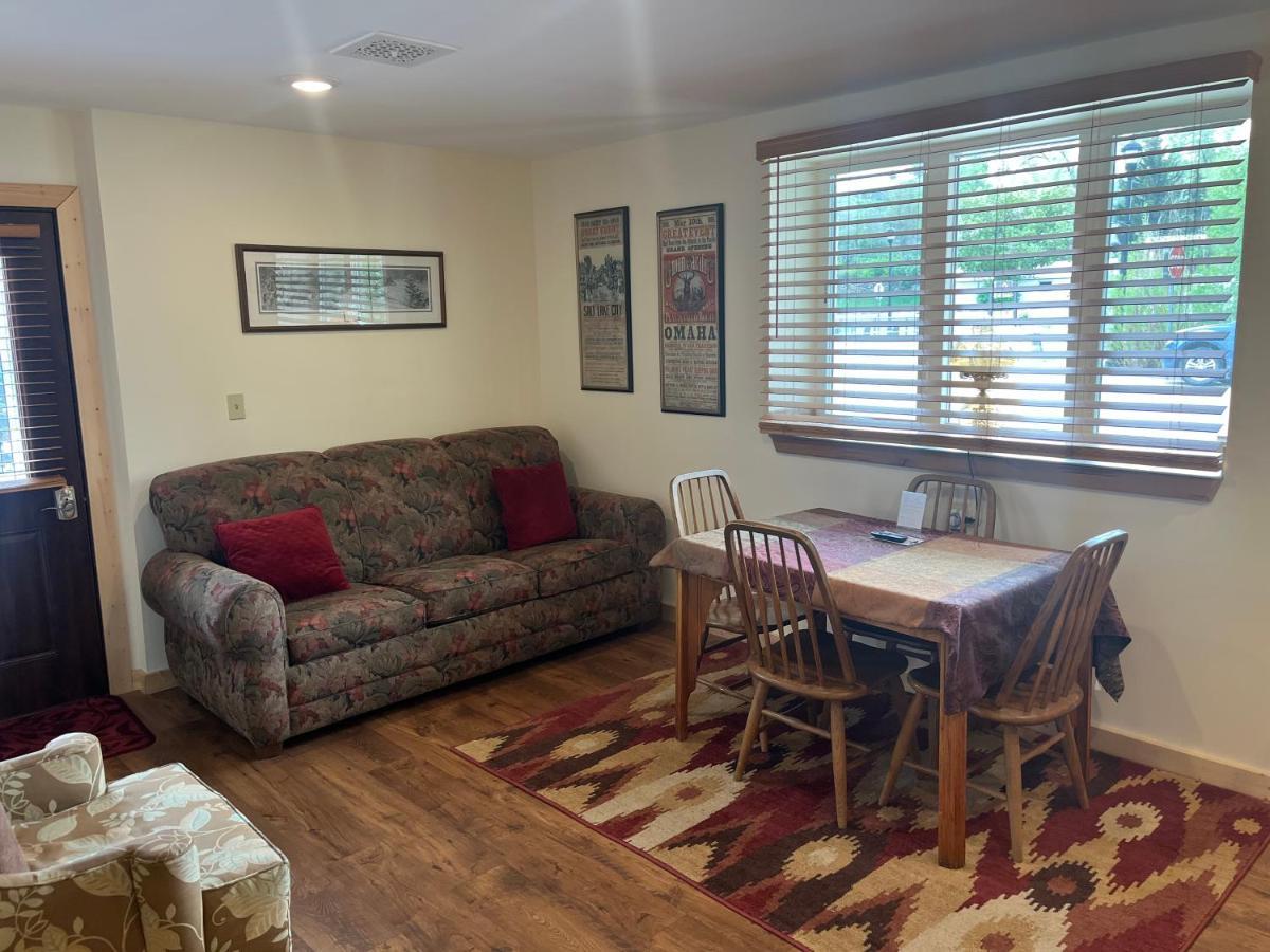 Creekside Downtown Vacation Suites, Only Adults 25 Or Older Buffalo Eksteriør bilde